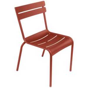 Zemitě červená kovová zahradní židle Fermob Luxembourg