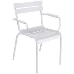 Bílá kovová zahradní židle Fermob Luxembourg s područkami