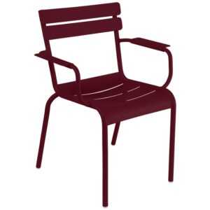 Třešňově červená kovová zahradní židle Fermob Luxembourg s područkami